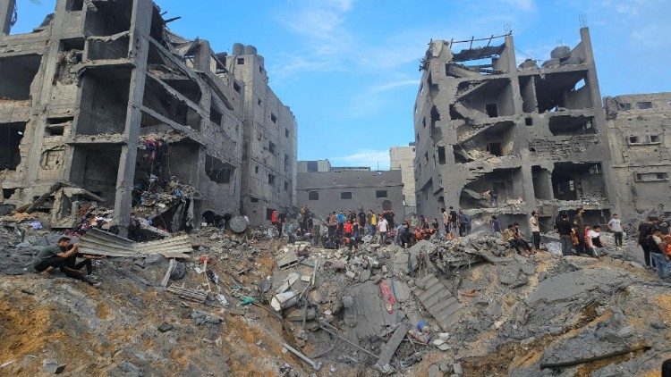 Palestinians search for casualties at the site of Israeli strikes on houses in Jabalia refugee camp