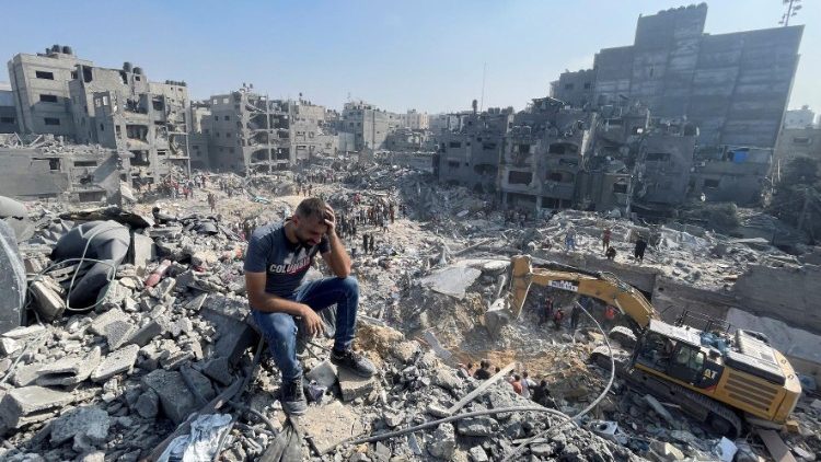 Palestinians search for casualties a day after Israeli strikes on houses in Jabalia refugee camp
