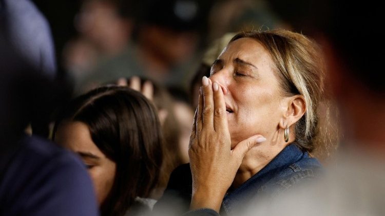 Gerusalemme, una donna durante una cerimonia in memoria delle vittime