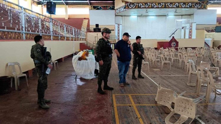 Esplosione durante una Messa nello Stato di Mindanao, nelle Filippine