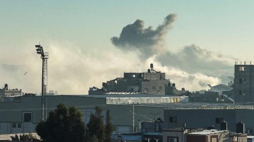 Gaza, ancora vittime per i raid. Recuperati altri corpi di israeliani 
