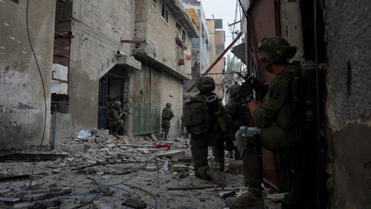 Israeli soldiers conduct military operation in Khan Younis