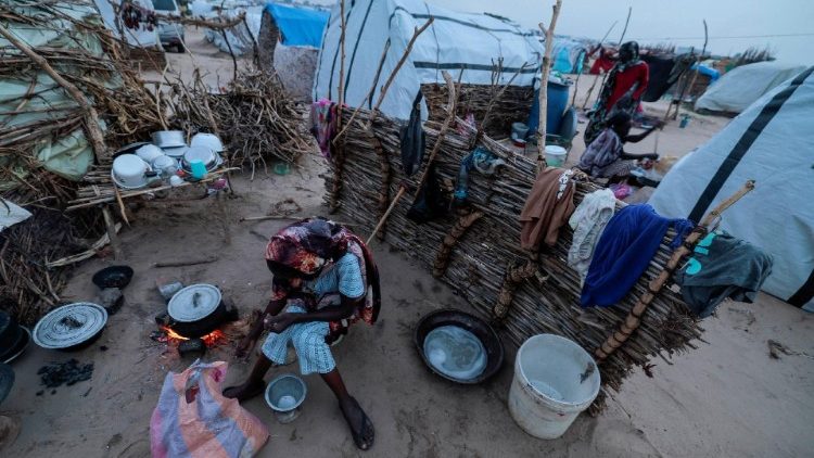 Sudanese women in makeshift shelters in Adre, Chad