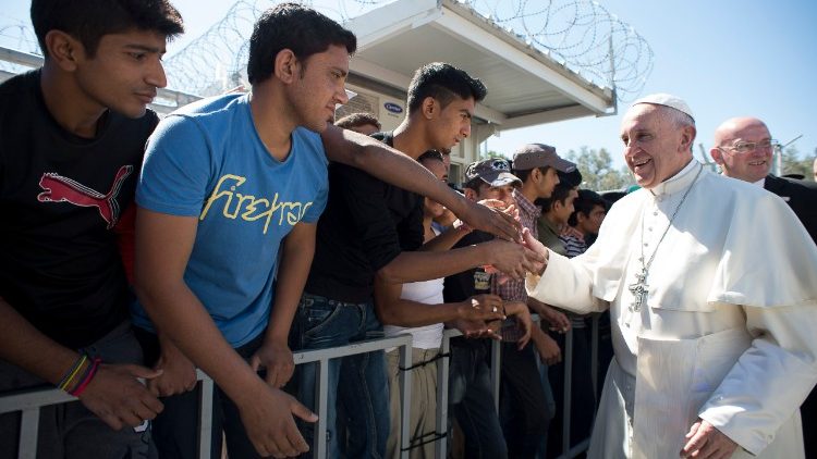Papst Franziskus bei einer Begegnung mit Migranten