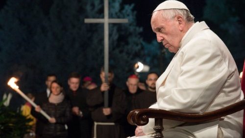 Papa alla Via Crucis: Signore donaci vergogna, pentimento e speranza 