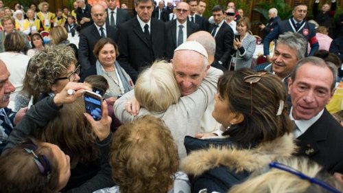 Papst besucht Problemviertel Corviale in Rom