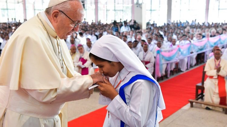 Il saluto delle missionarie di Madre Teresa