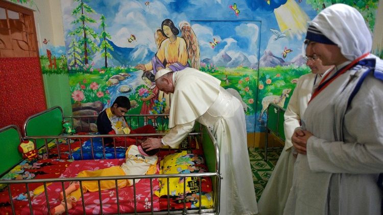 Ֆրանչիսկոս Պապ հիւանդներ կ՛այցելէ  (Ossevatore Romano)