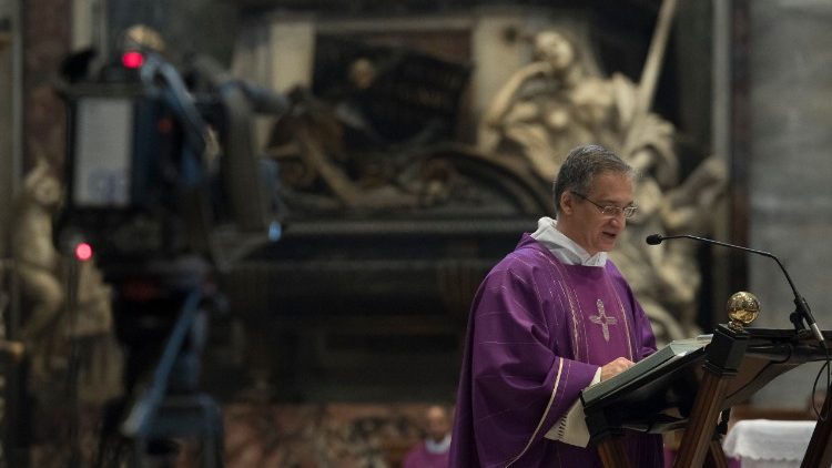 Der Medien-Präfekt des Heiligen Stuhles, Dario Vigano, hier bei einer Predigt im Petersdom