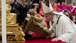 s-s--francesco---messa-notte-di-natale-2014-1513855158545.jpg