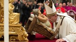 s-s--francesco---messa-notte-di-natale-2014-1513855159238.jpg