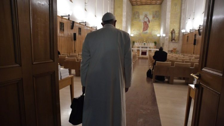Papa Francisco durante os Exercícios Espirituais em Ariccia
