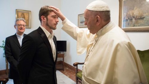 Il toccante dialogo tra il Papa e Thomas Evans