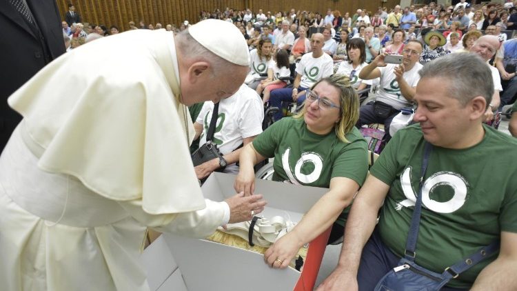 Alcuni disabili con Papa Francesco