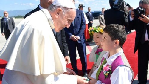 Papa Francisco é acolhido com alegria em Genebra