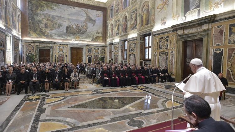 Le Pape recevant les participants de l'assemblée générale de l'Académie pontificale pour la Vie