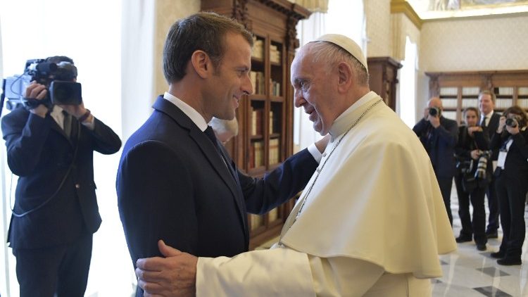 Ferenc pápa és Macron francia elnök