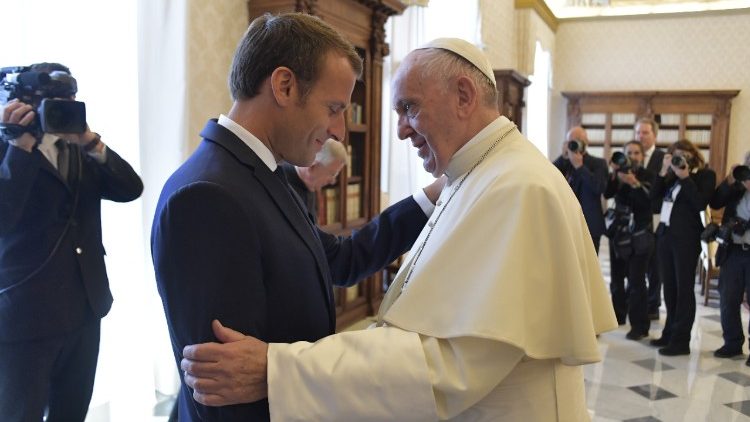 Папа Франциск и френския президент Еманюел Макрон