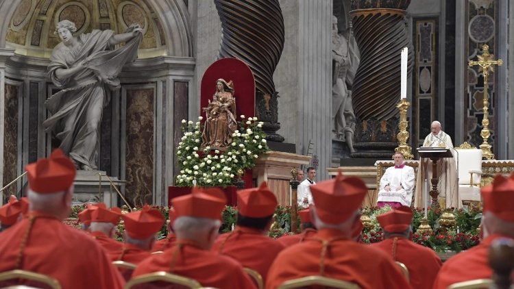 Ватикан. Публичная консистория по возведению в сан 14 новых кардиналов