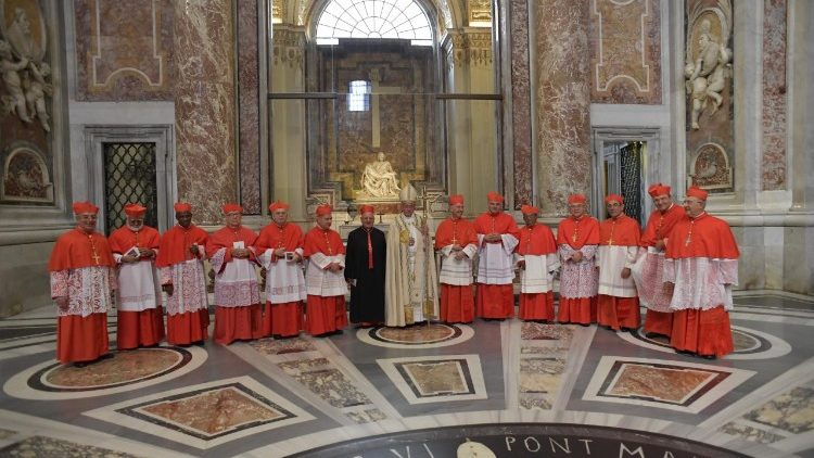  Papa ndërmjet kardinajve të rinj