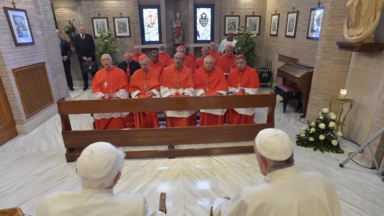 Визит Святейшего Отца и новых кардиналов к Папе на покое Бенедикту XVI