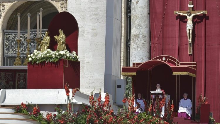 Папа Франциск на Мессе праздника святых апостолов Петра и Павла в Ватикане