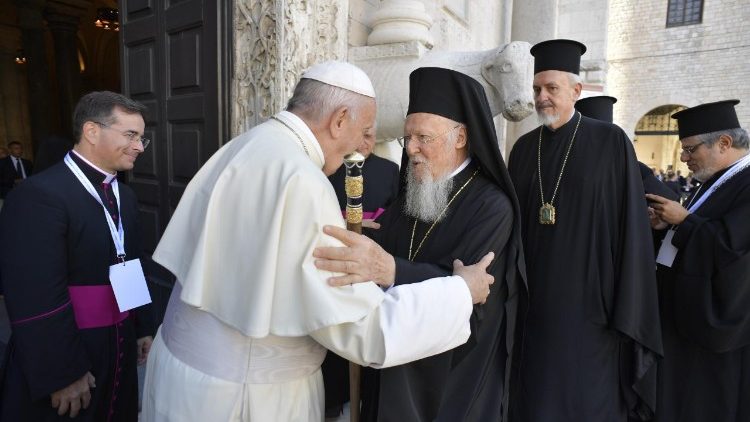 Pāvests ar dažiem Austrumu Baznīcu patriarhiem savas vizītes Bari laikā (07.07.2018)