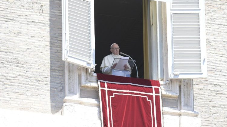Папа промовляє з вікна Апостольського палацу, 8 липня 2018