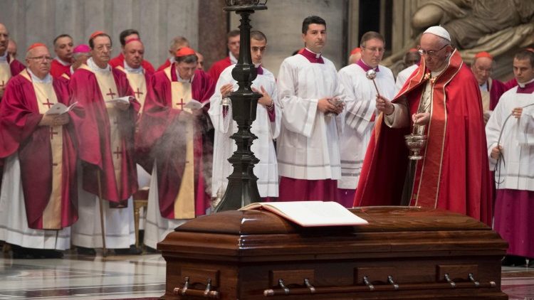 Ferenc pápa Tauran bíboros temetési szertartásán