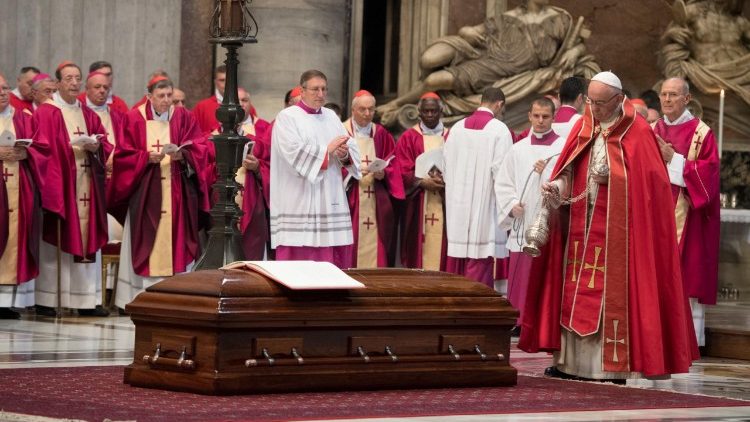 Papst Franziskus bei der Totenmesse an diesem Donnerstag