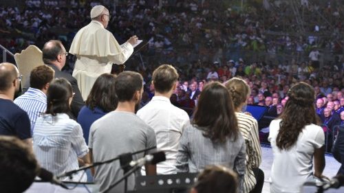Påvens bönevaka med tusentals ungdomar i Rom