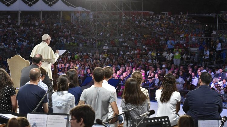 Pope Francis with young Italian pilgrims in Rome's Circus Maximus
