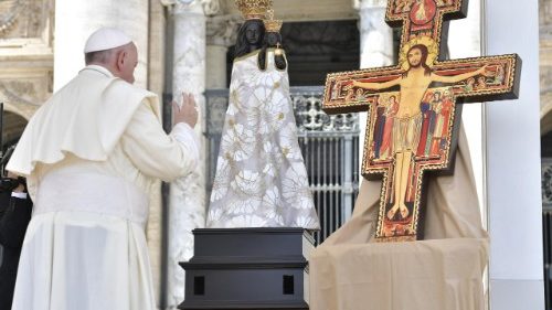 Papa exorta jovens a serem protagonistas no bem, "não basta não fazer o mal"