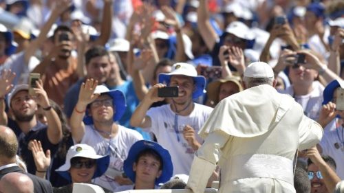 El Papa Francisco se encuentra con los adolescentes italianos 