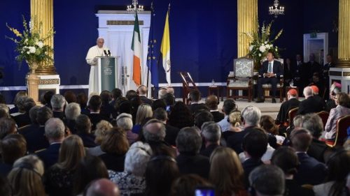 Pope meets with Ireland's state and civil authorities and member