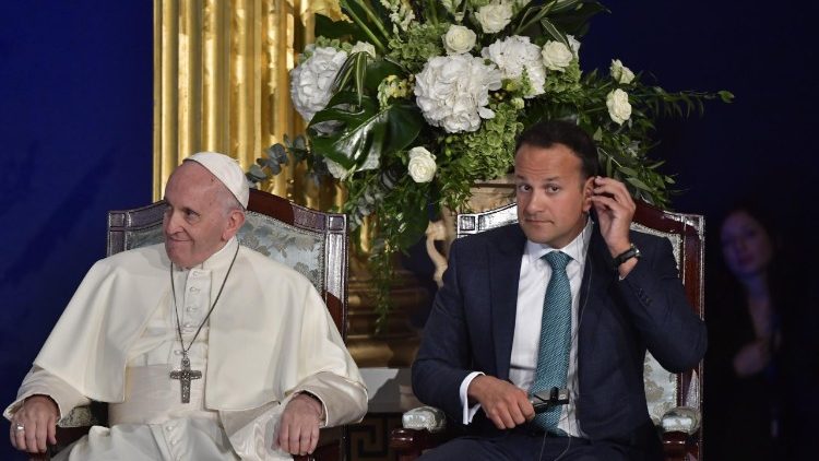 2018-08-25 Na dublińskim zamku Papieża podejmował premier Leo Varadkar