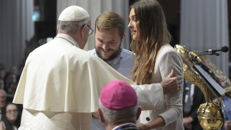 Papst Franziskus und Familien in der Pro-Kathedrale von Dublin