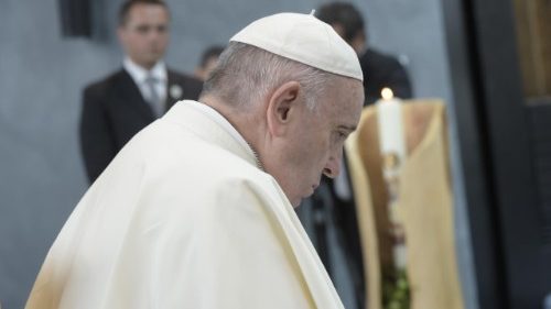 Papa in Irlanda. P. Spadaro: con vittime abusi colloquio a cuore aperto