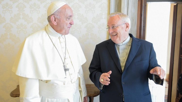 Archivbild: Der Papst und Kardinal Gualtiero Bassetti