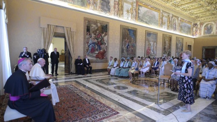 Susret pape Franje sa sudionicima međunarodnoga skupa Bogu posvećenih udovica