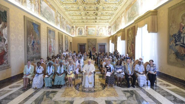 Papež Frančišek v konzistorni dvorani sprejel udeleženke in udeležence mednarodnega simpozija za posvečene vdove.