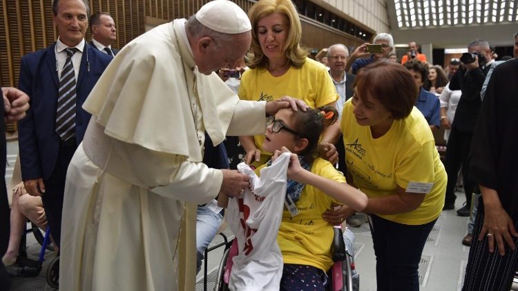 Papa Franjo s članovima Talijanske udruge roditelja i njihovom djecom; Vatikan, 7. srpnja 2018.