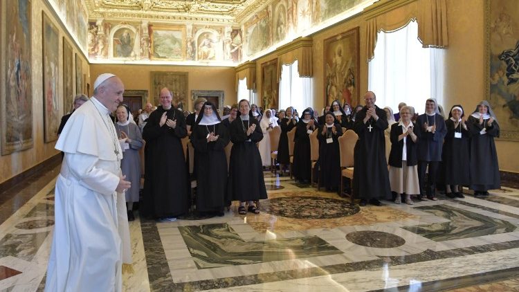 Le Pape et les participants au symposium de l’Union internationale des bénédictines, le 8 septembre 2018.