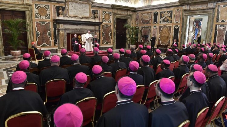 Ferenc pápa püspökökkel