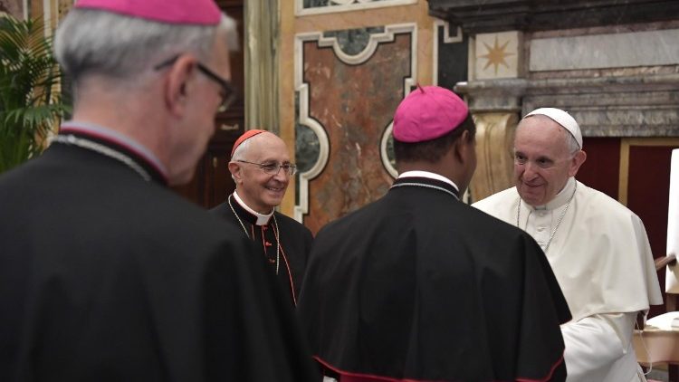 Папа і єпископи