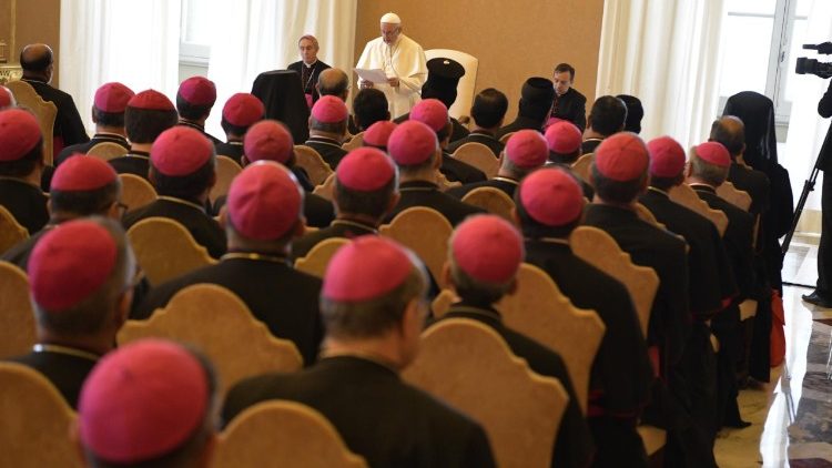 Ferenc pápa új püspököket fogad 