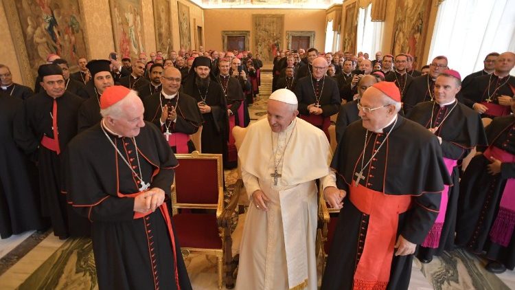 Gruppenbild mit Kardinälen und Neu-Bischöfen