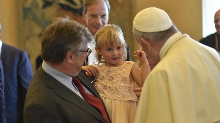 Папа падчас аўдыенцыі для ў Ватыкане