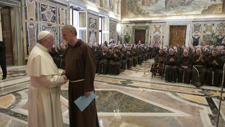 البابا فرنسيس مستقبلا المشاركين في مجمع عام رهبنة الإخوة الأصاغر الكبوشيين 14 سبتمبر 2018 