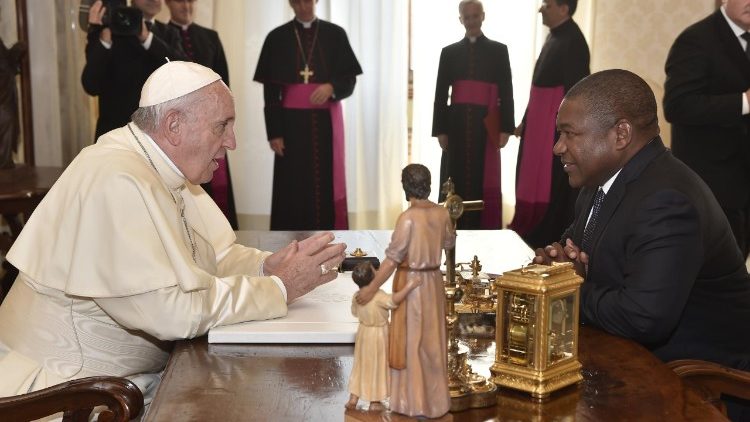 Pope Francis meets with Mozambican President Felipe Nyusi